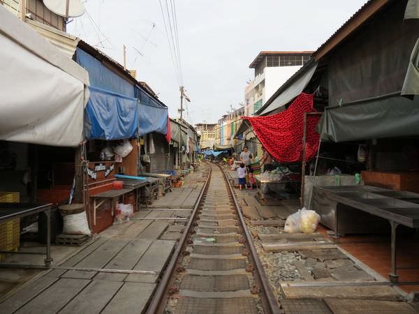 美功鐵道市場(Maeklong Railway Market), 泰國, 夜功府, 美功