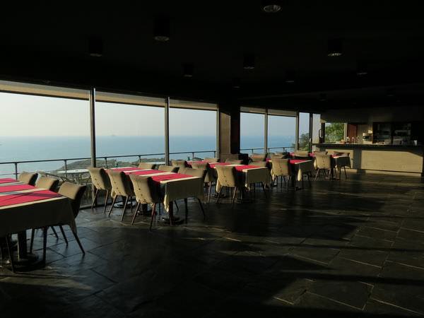 日光海岸, 餐廳