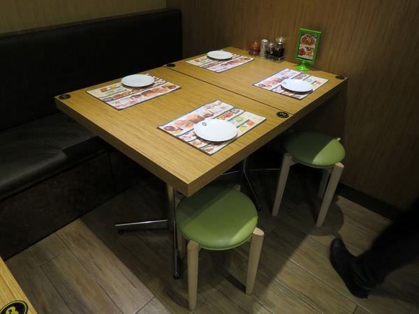添好運點心專門店@台北信義店, 用餐環境, 桌椅