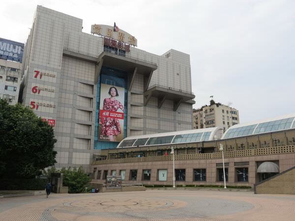 國賓影城(微風廣場), 捷運忠孝復興站, 台北市松山區