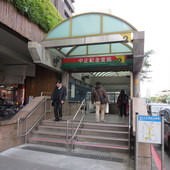 台北捷運, 紅線, 信義線, 中正紀念堂站, 2號出口