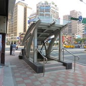 台北捷運, 紅線, 信義線, 東門站, 2號出口