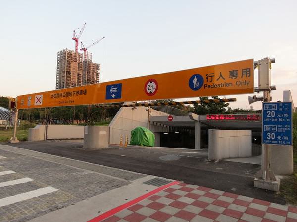 台北捷運, 紅線, 信義線, 大安森林公園站, 大安森林公園地下停車場