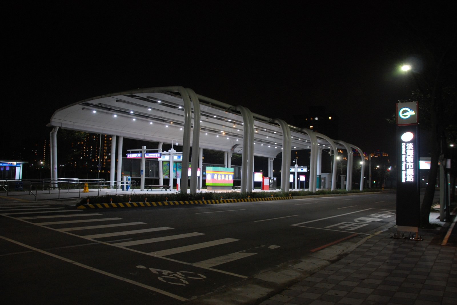 淡海輕軌綠山線, 輕軌淡海新市鎮站, 車站建築主體