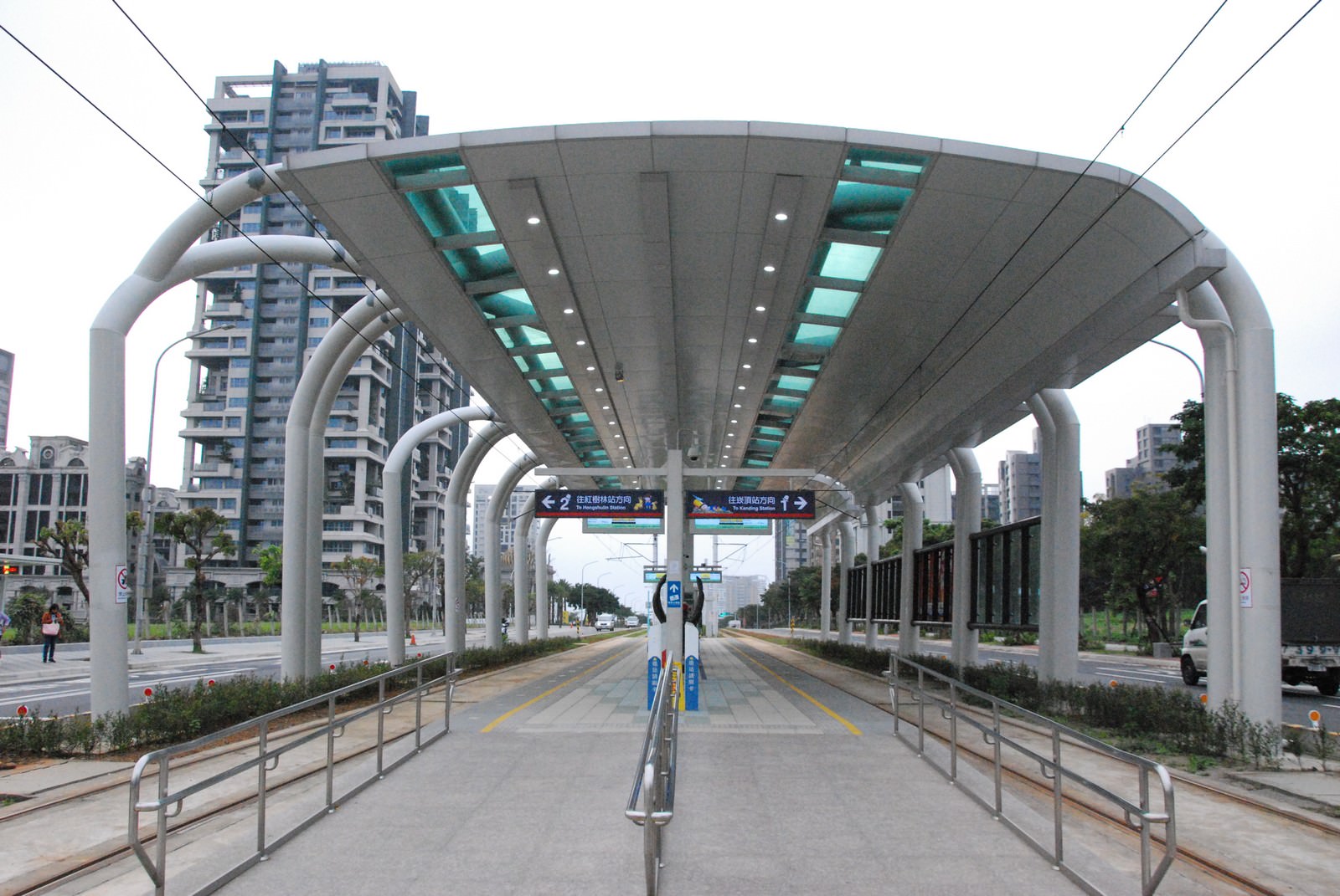 淡海輕軌綠山線, 輕軌濱海義山站, 月台