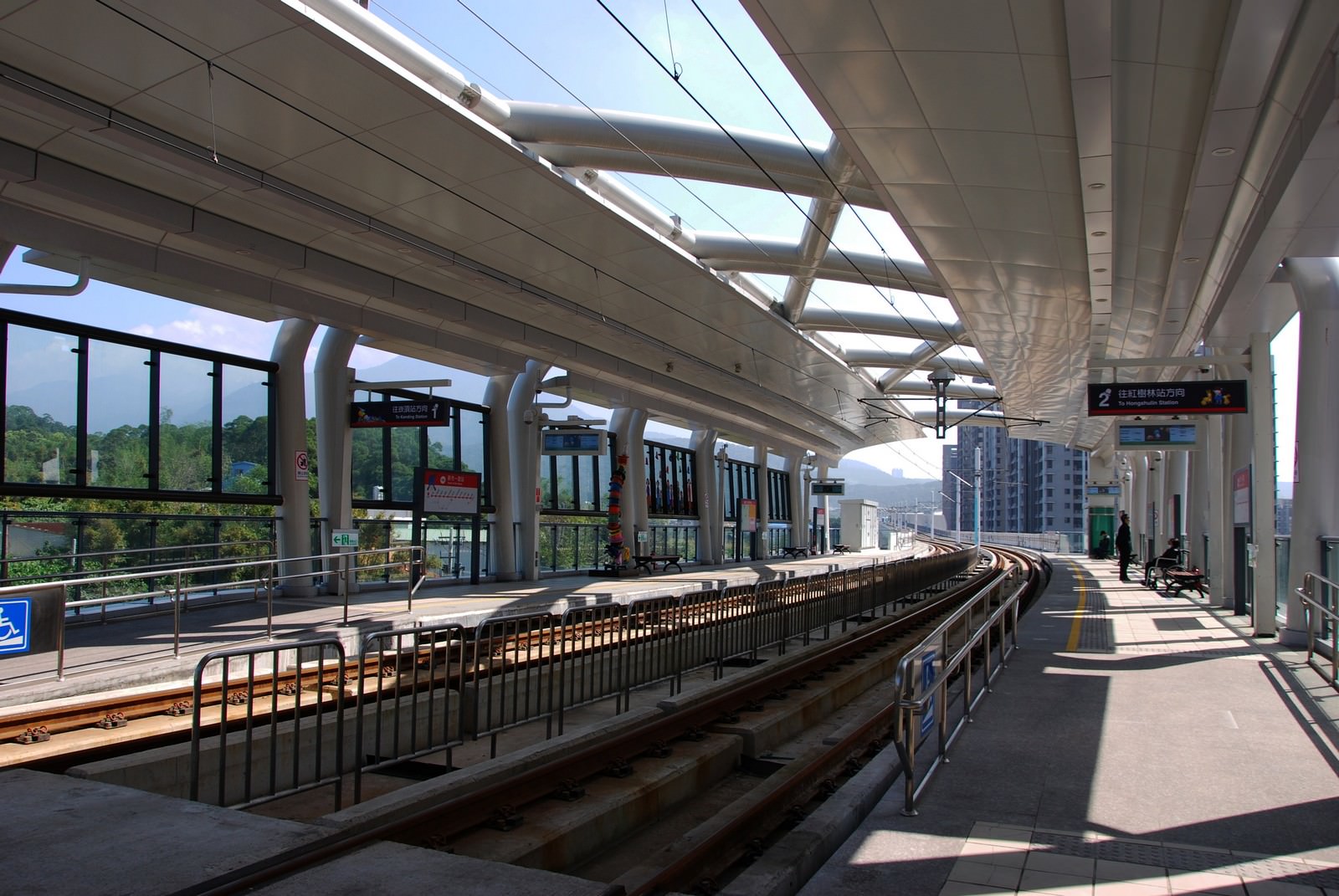 淡海輕軌綠山線, 輕軌新市一路站, 月台