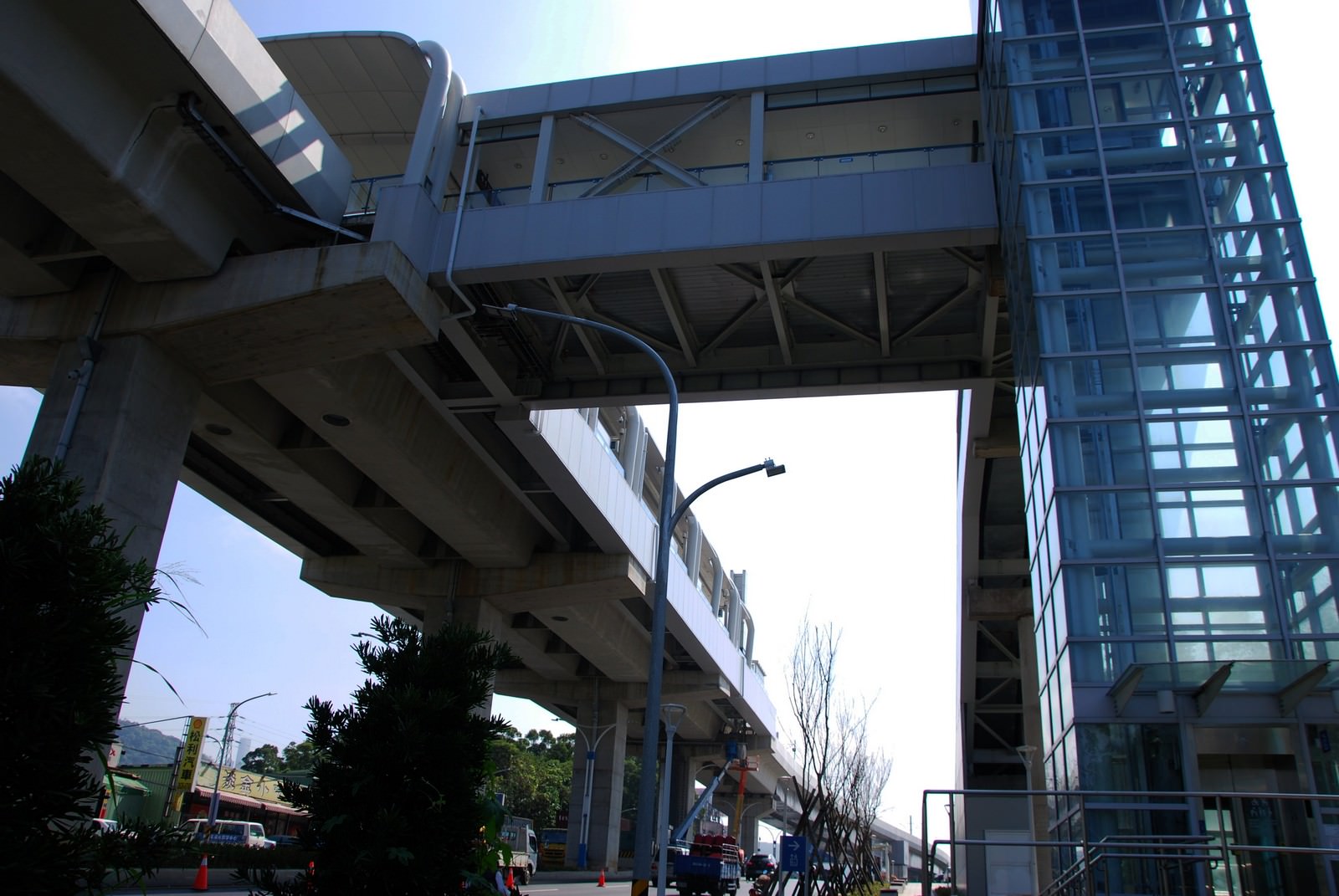 淡海輕軌綠山線, 輕軌淡江大學站, 車站建築主體