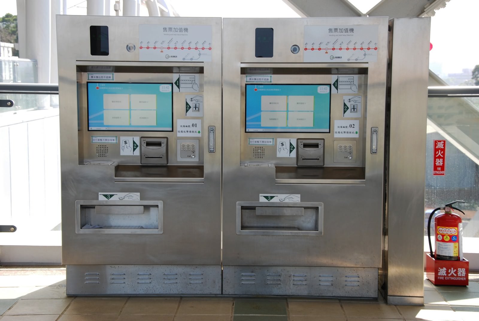 淡海輕軌綠山線, 輕軌淡江大學站, 售票加值機