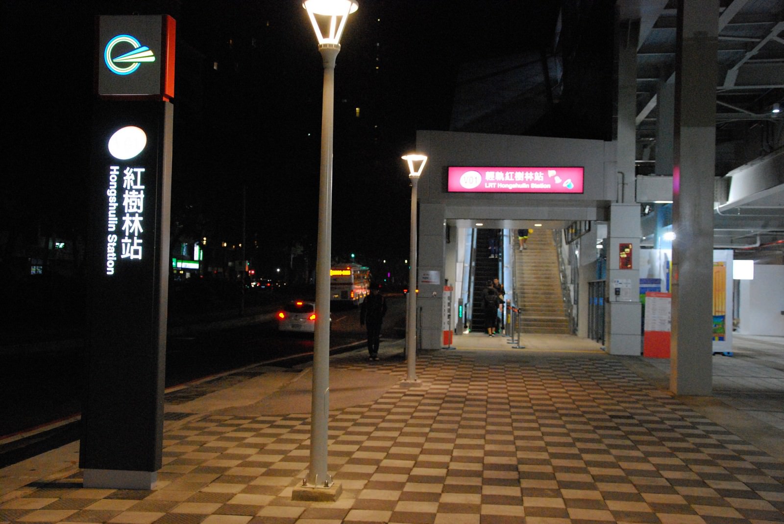 淡海輕軌綠山線, 輕軌紅樹林站, 車站建築主體