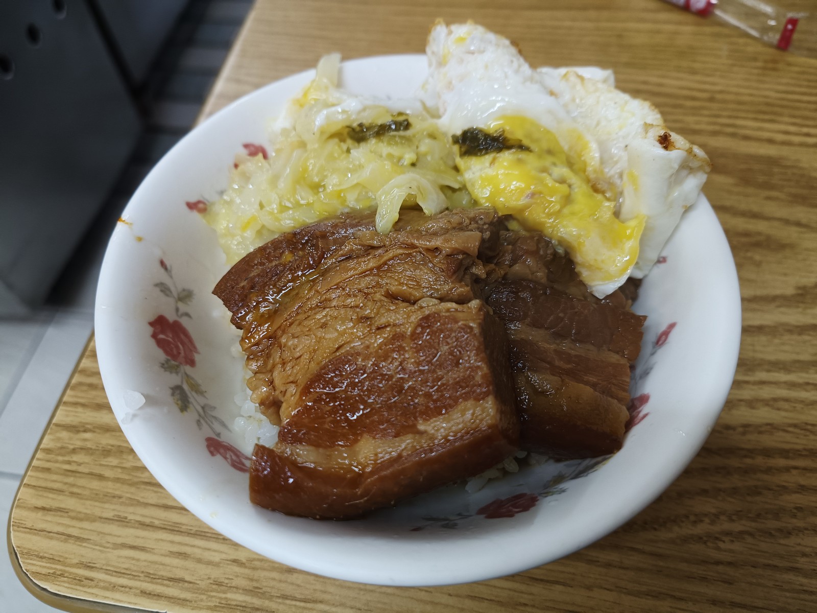 城隍早餐店, 宜蘭縣宜蘭市, 餐點, 焢肉飯+荷包蛋